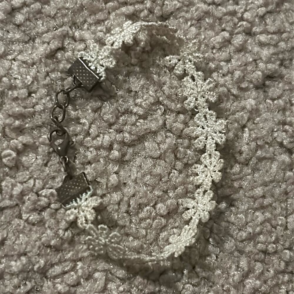 Women’s vintage crochet lace dainty flower bracelet one size measurements‎ shown
